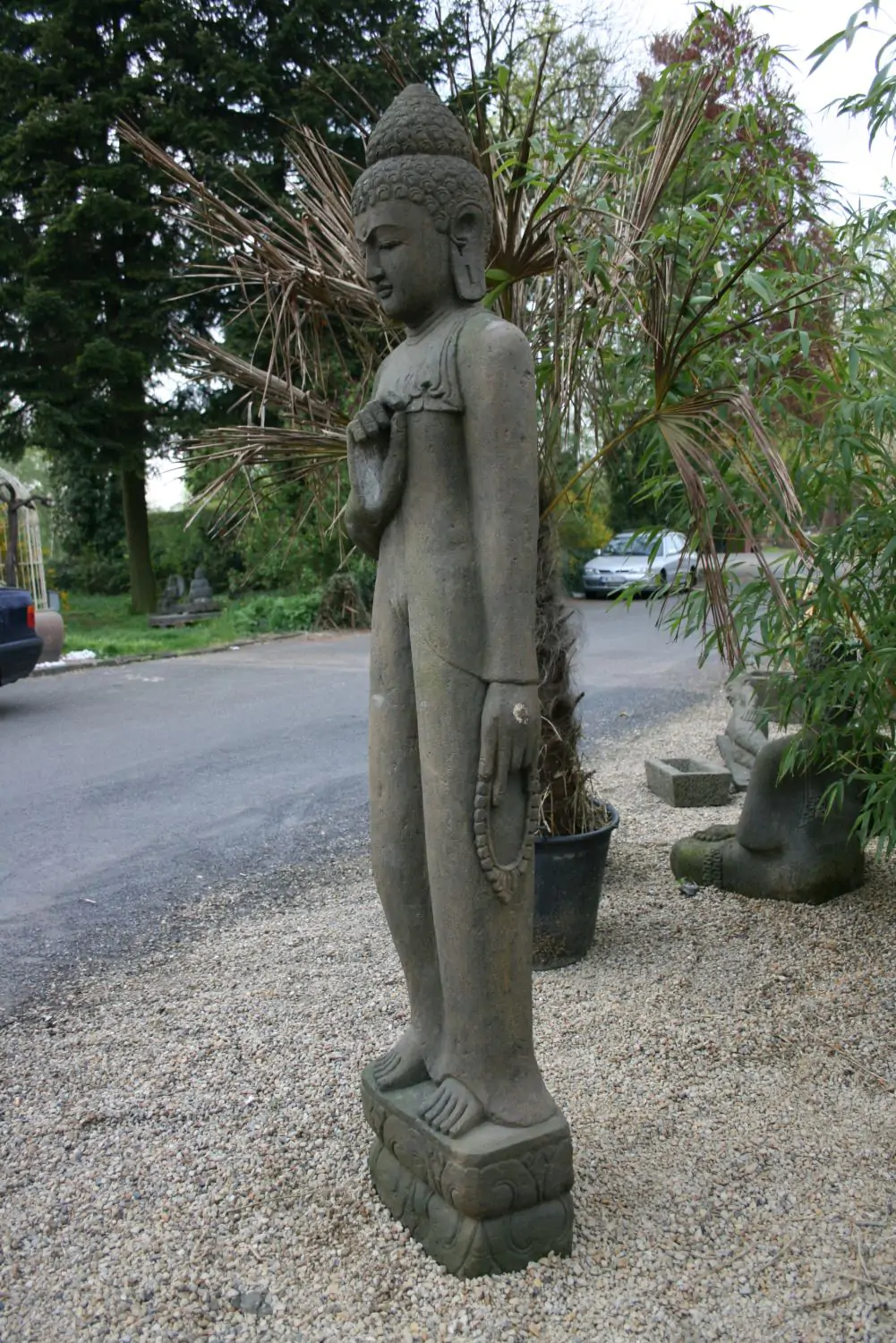  Product image 3 of the product “Standing Buddha, Indian Style - with praying chain, in the sizes from 100 to 200cm, antique finish ”